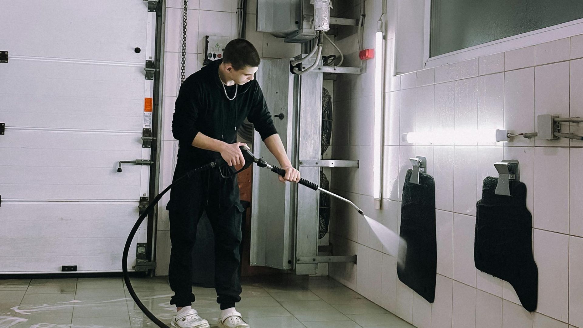 Yüce Gebäudereinigung - Industriereinigung (1)