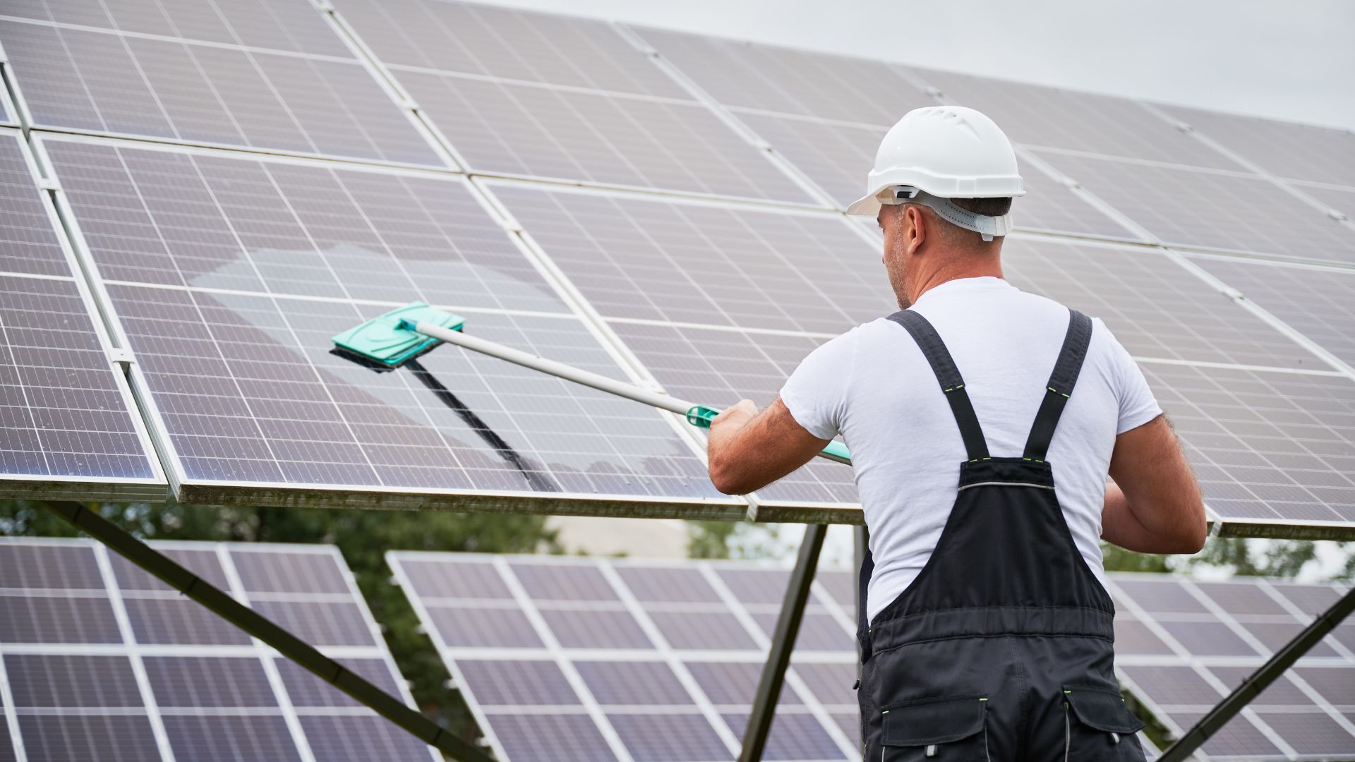 Yüce Gebäudereinigung - Photovoltaik-Reinigung